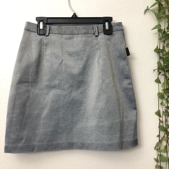 SAMI young size mini skirt buttoned in front. - Picture 3 of 11